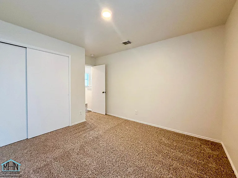 6 Bedford Bay — Photo 21