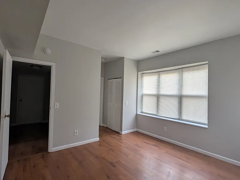 5574 Pershing Ave — Photo 5