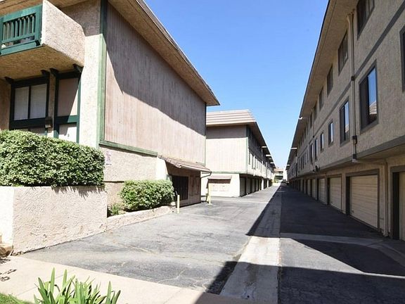 2nd image of 1919 Huntington Dr Unit D