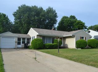 1063 27th St NE, Cedar Rapids, IA 52402