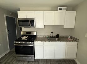 2 Valley Pl N