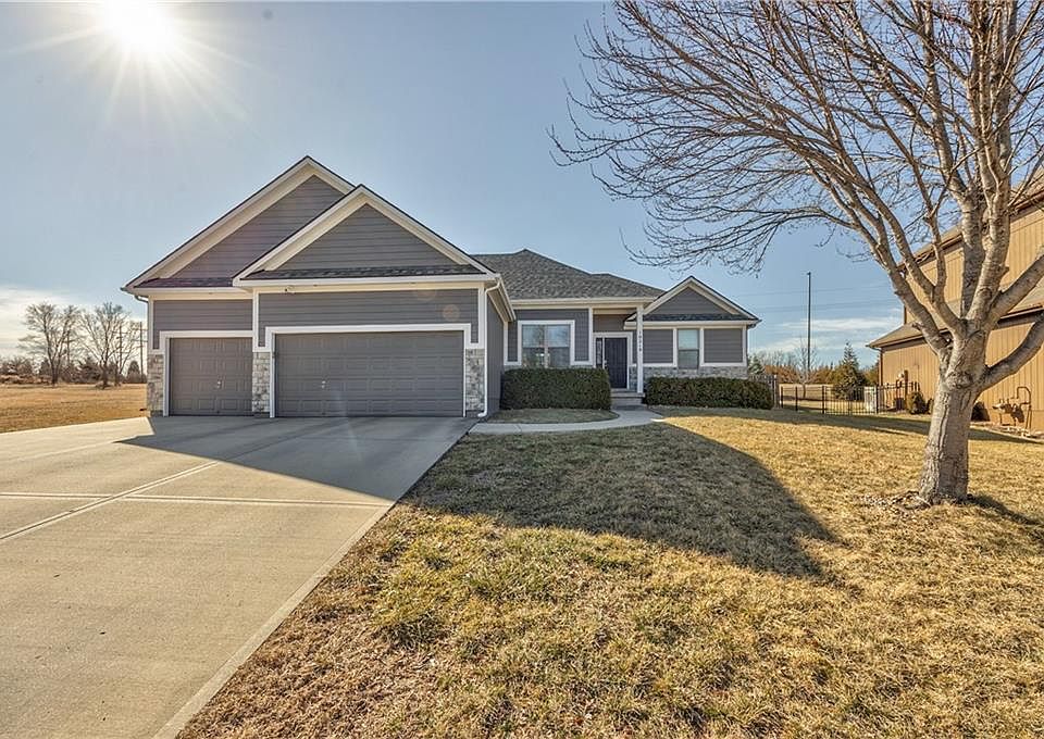 1st image of 10219 Theden Cir