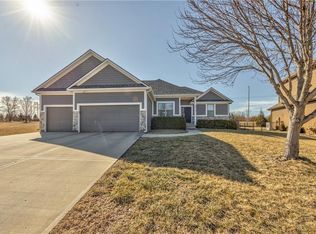 10219 Theden Cir, Lenexa, KS 66220