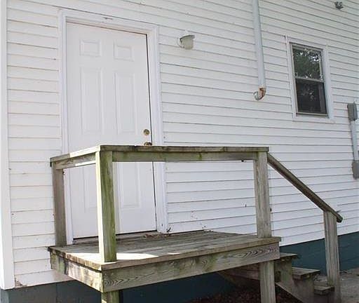 East entrance for upstairs apartment