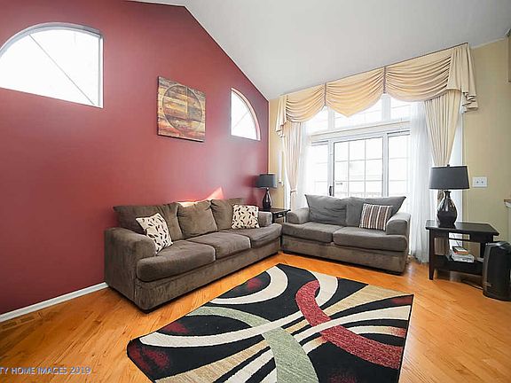 4th image of 2040 N Evergreen Ave