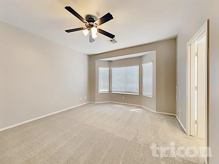 11717 W Jackson St — Photo 8