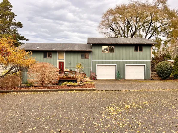 1616 17th St, North Bend, OR 97459