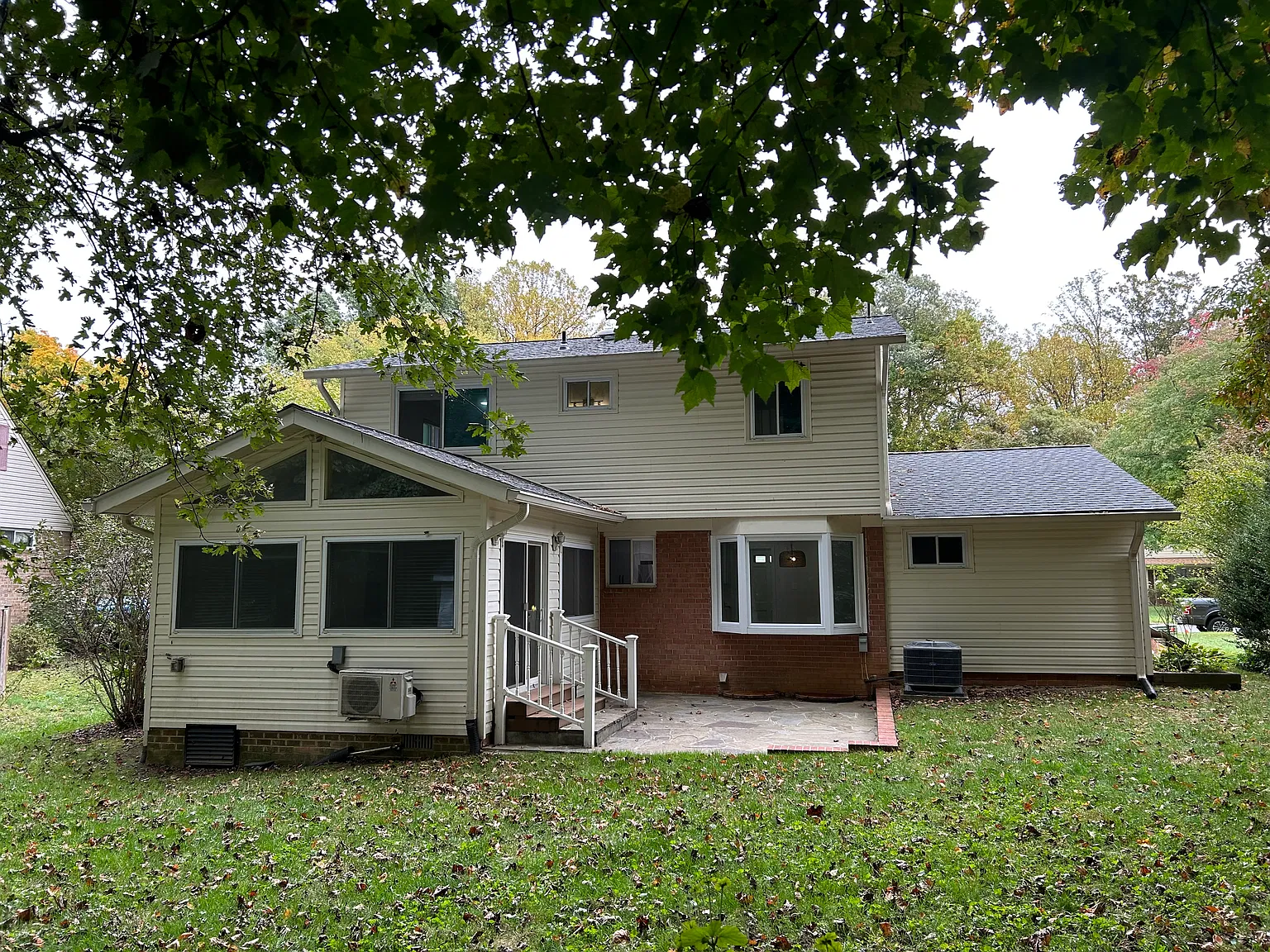 4 bed, 2.5 bath, 2100 sqft, $4,400 — Photo 2