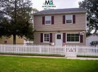 19950 E 8 Mile Rd, Harper Woods, MI 48225