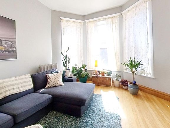 3rd image of 834 W Bradley Pl APT 2