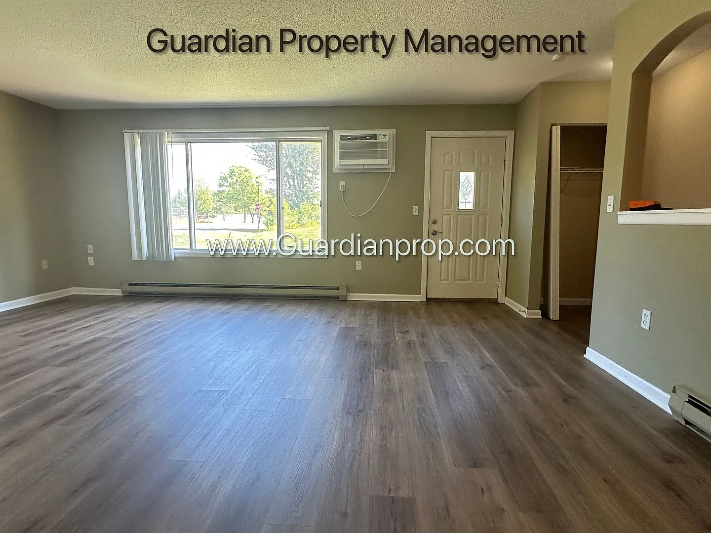 Chanhassen Town Home, New Carpet/Flooring, In Unit Laundry, 1 Garage Space — Photo 3