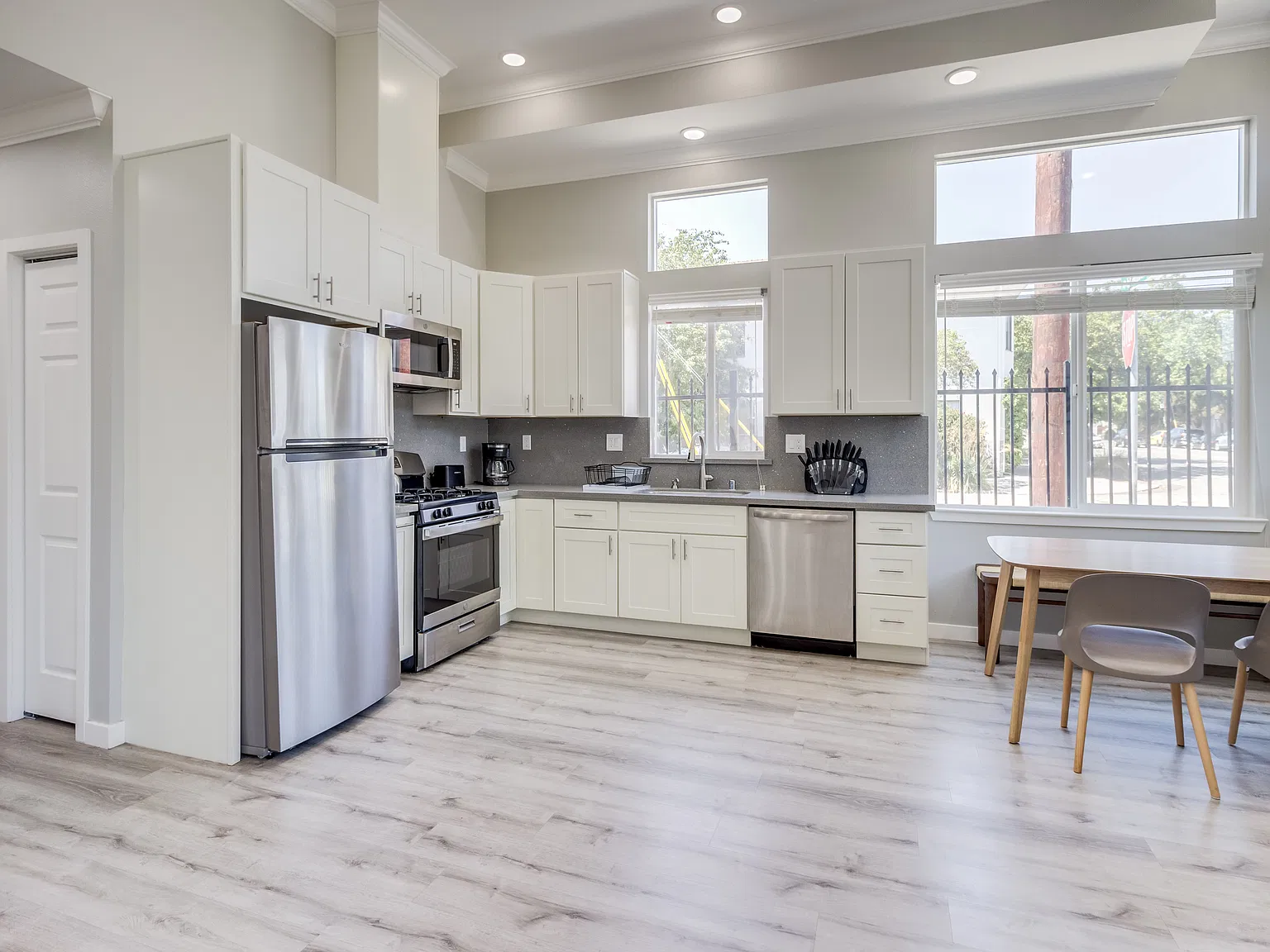 4 bed, 1051 sqft, $1,145 — Photo 4