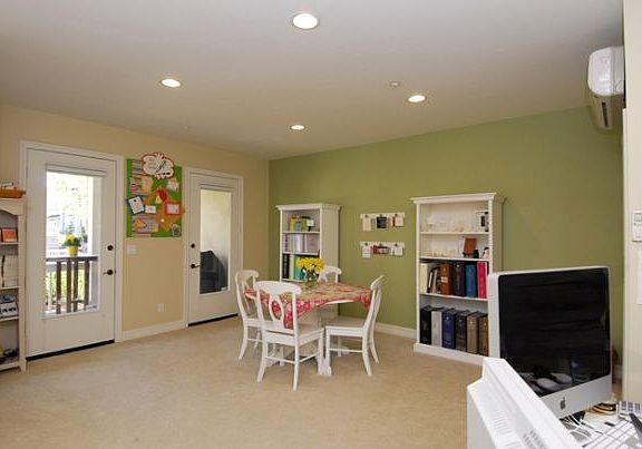 Commercial/Redisential office space! Over 500 sq. foot room