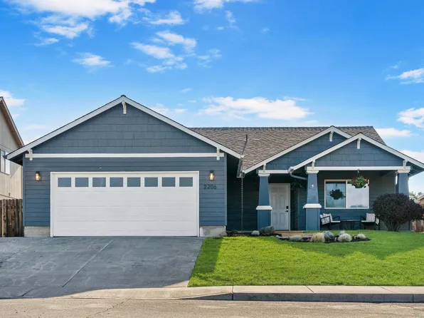 2206 NW 8th St, Redmond, OR 97756