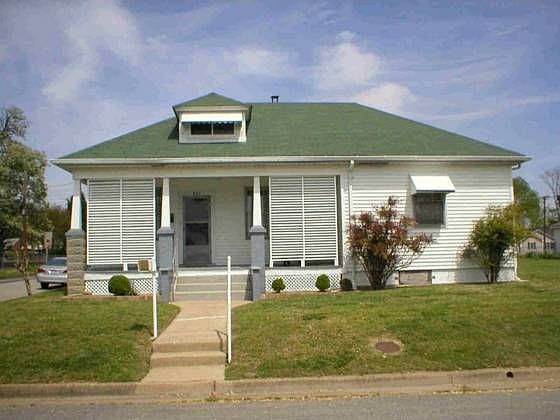 1st image of 301 S 18th Ave