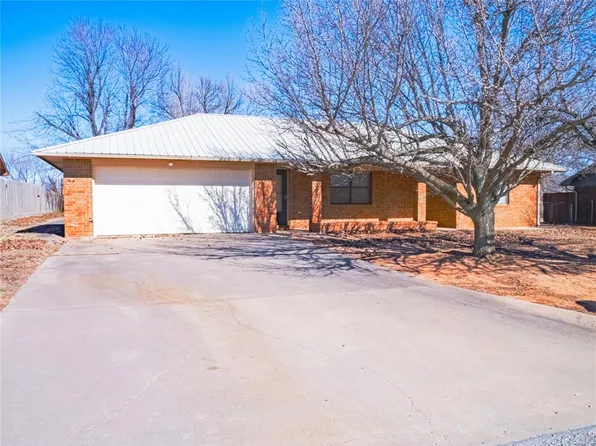 311 Crestview Dr, Elgin, OK 73538