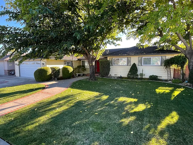 38639 Farwell Dr — Photo 1