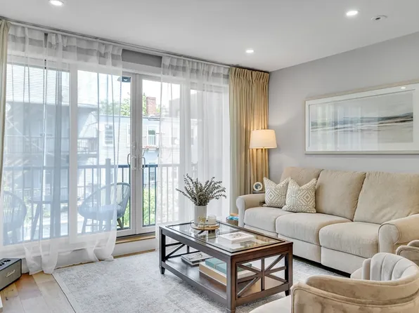 10 Everett St #304, Boston, MA 02128