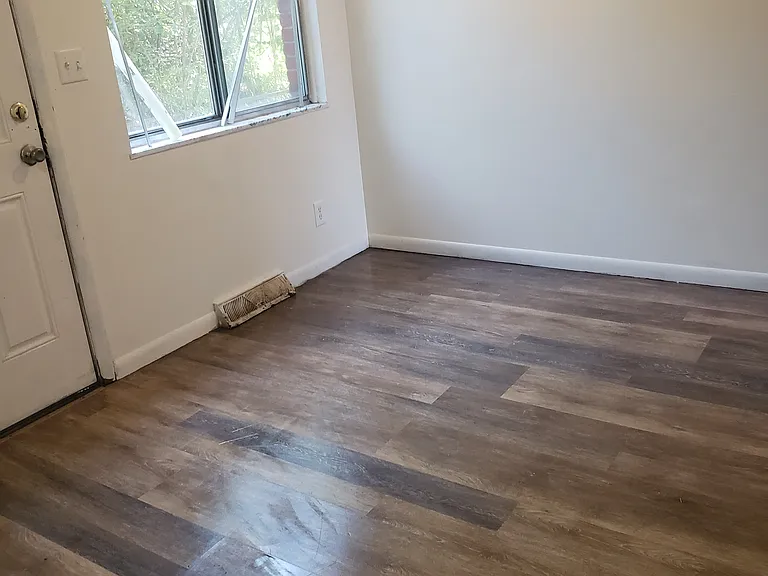 1523 Elaine Rd — Photo 7