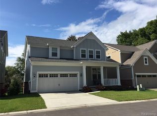 31085 Tremont Ln, Beverly Hills, MI 48025