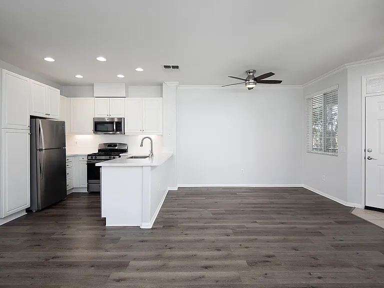 Creek View Condominiums — Photo 32