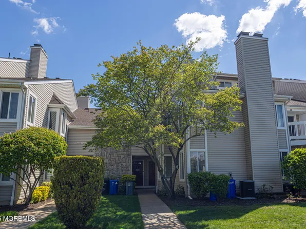 43 Farnham Square #243, Parlin, NJ 08859