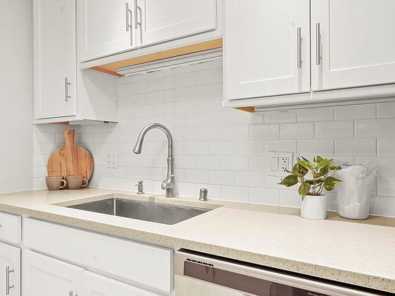 4th image of 4170 N Marine Dr APT 13H