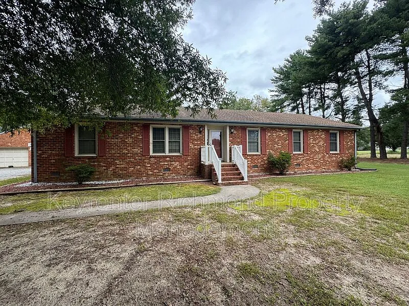 4 bed, 2.0 bath, 2199 sqft, $2,500 — Photo 1