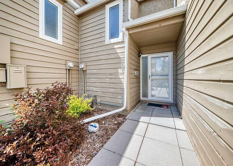 1st image of 829 S Coach Bluff Cres SW #205