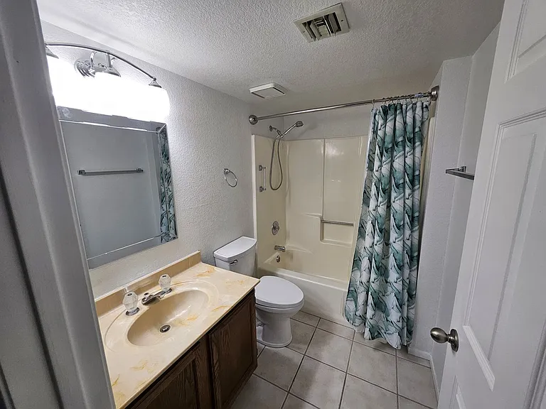 1800 Clubhouse Dr #F61 — Photo 13