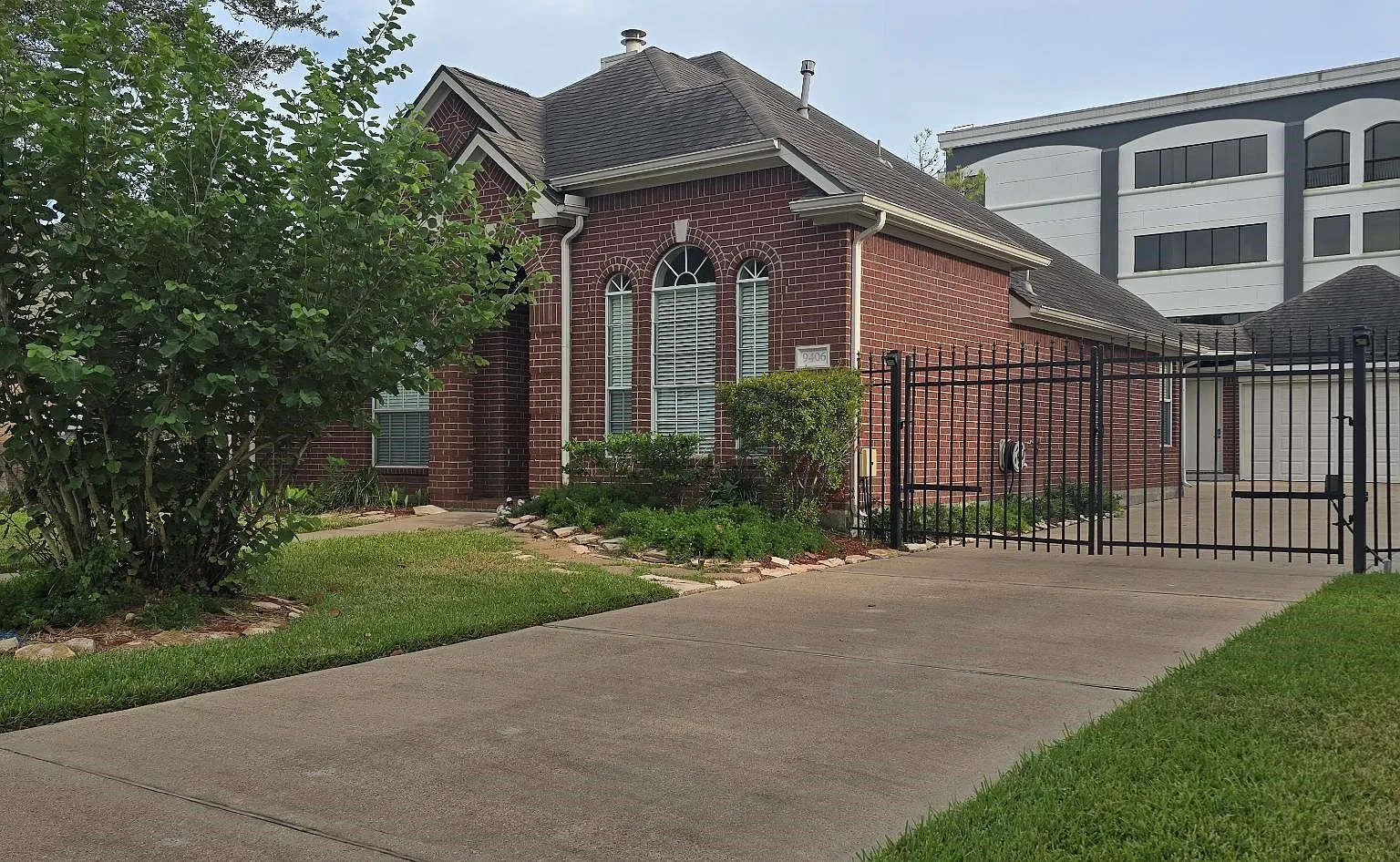 3 bed, 2.5 bath, 2148 sqft, $2,500 — Photo 3