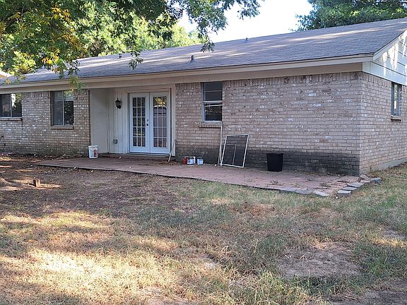 2nd image of 2305 Vassar Ct