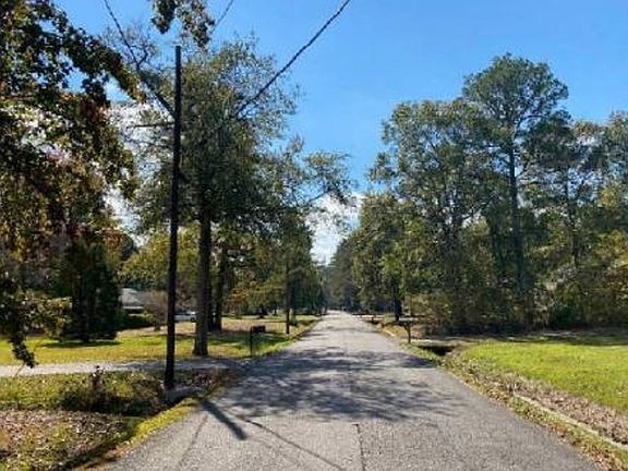 Exterior Neighborhood (street photo)