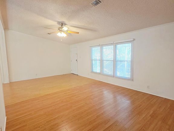 4th image of 1 Davis St