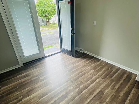 3rd image of 306 N Jackson St APT 14