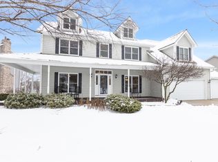 680 Clarendon Ln, Aurora, IL 60504