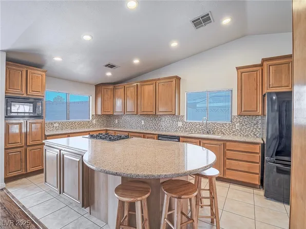 4913 Holly Grove Dr, Las Vegas, NV 89130