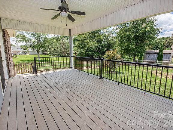 3rd image of 317 Thistle Ln