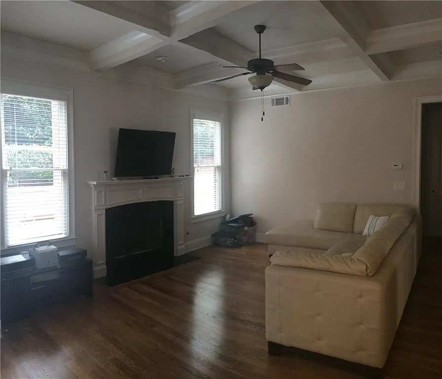 5 bed, 4.0 bath, 2940 sqft, $4,250 — Photo 4