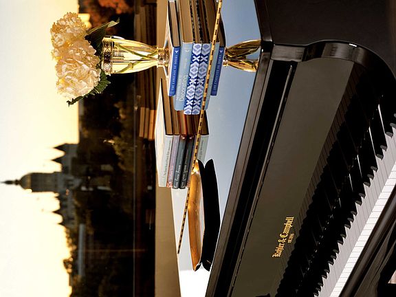 Gorgeous views of Downtown Hartford can be seen from the large windows