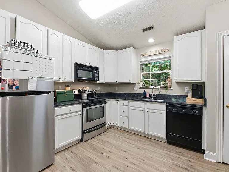 8400 Lesley Marie Ln — Photo 11