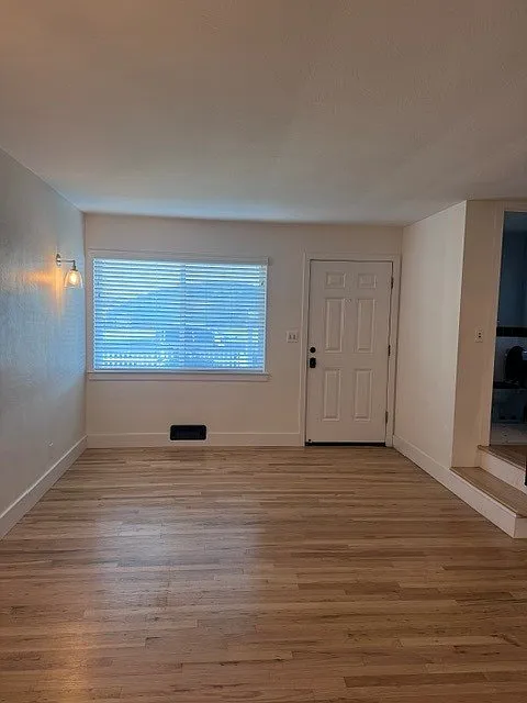 2 bed, 1.5 bath, 924 sqft, $1,825 — Photo 2