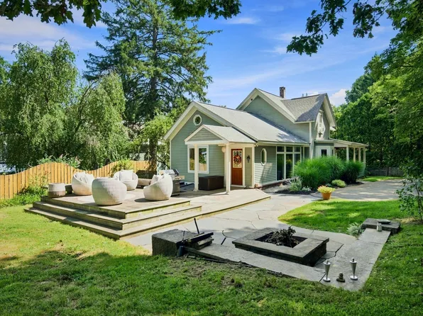 139 Montague City Rd, Greenfield, MA 01301