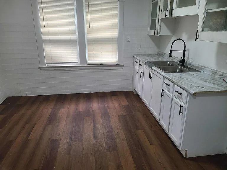 3006 E 130th St #2 — Photo 3
