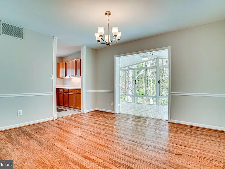 7430 Hastings St — Photo 11