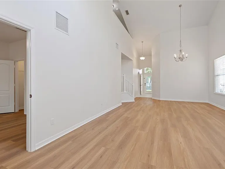 118 Chippendale Ter — Photo 13