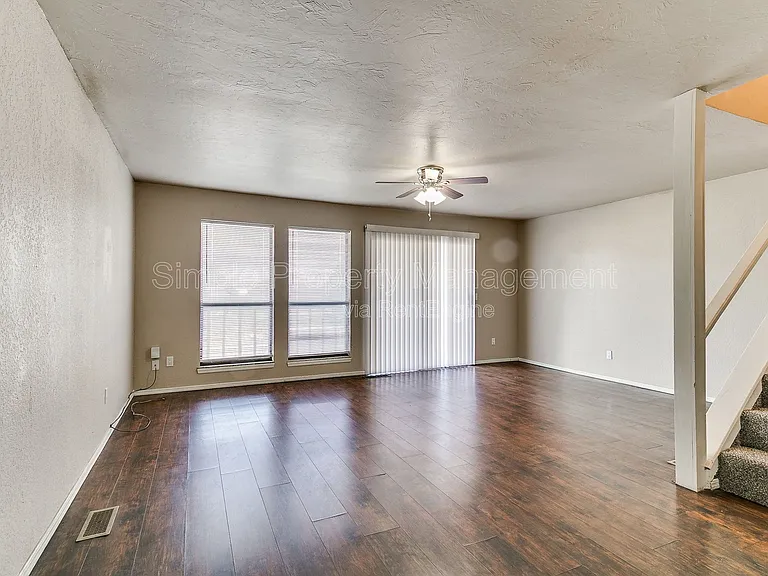 10607 N Macarthur Blvd — Photo 5