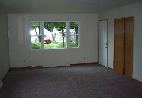 4th image of 309 W Burnett St