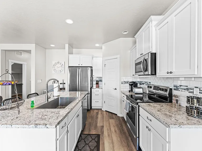 5263 N Adale Ave — Photo 3