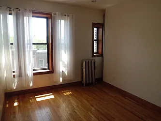 Rented by Maximus Realty Group